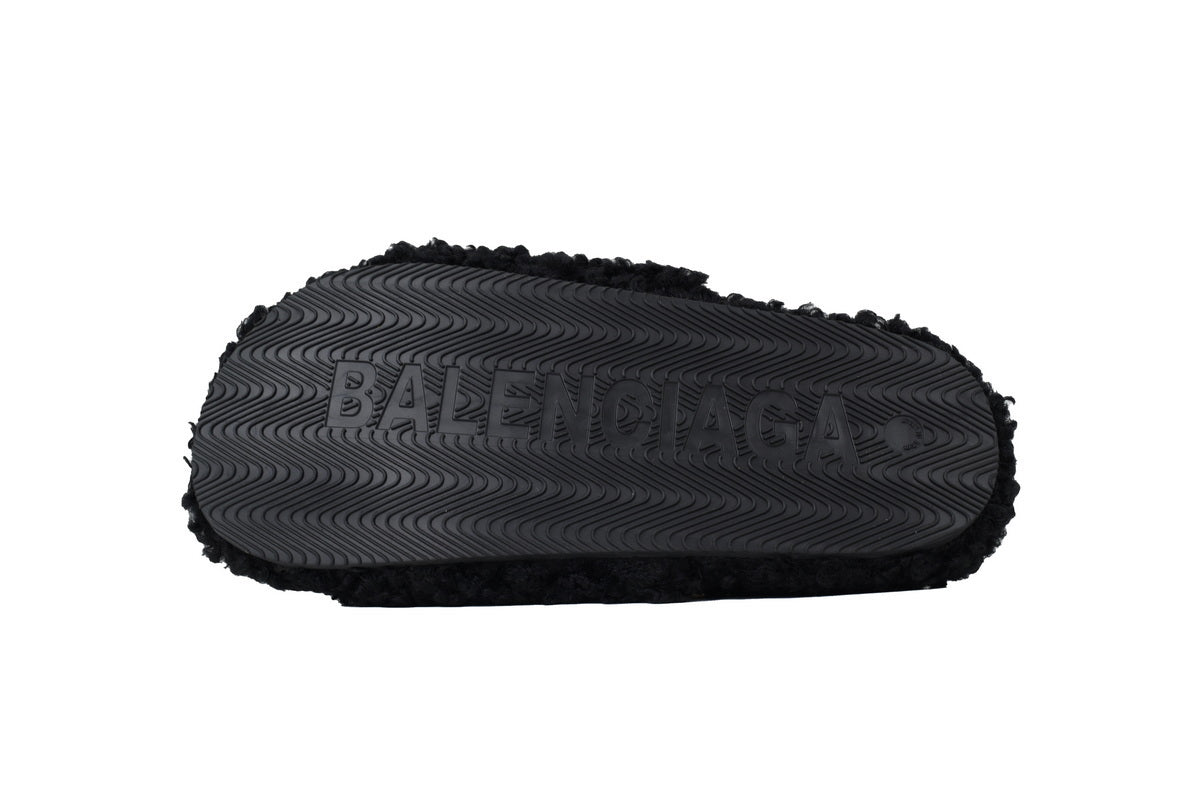 https://images.mrshopplus.com/495014464869398/DTB_proProduct/2025-09-30/balenciaga_furry_slide_black_coke_label_654747w2d011096_1CFBD5CFBB713.jpg