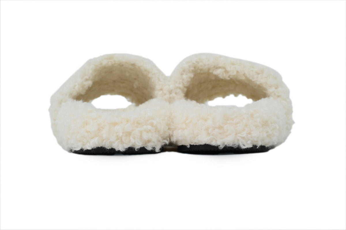 https://images.mrshopplus.com/495014464869398/DTB_proProduct/2025-09-30/balenciaga_furry_slide_white_coke_label_654261w2do19906_1CFBD7180201E.jpg