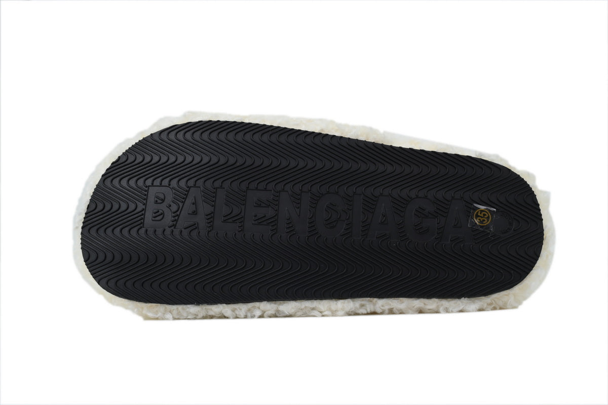 https://images.mrshopplus.com/495014464869398/DTB_proProduct/2025-09-30/balenciaga_furry_slide_white_coke_label_654261w2do19906_1CFBD71819B1E.jpg